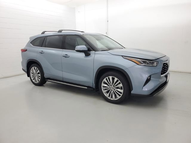 Used 2023 Toyota Highlander Platinum image 4