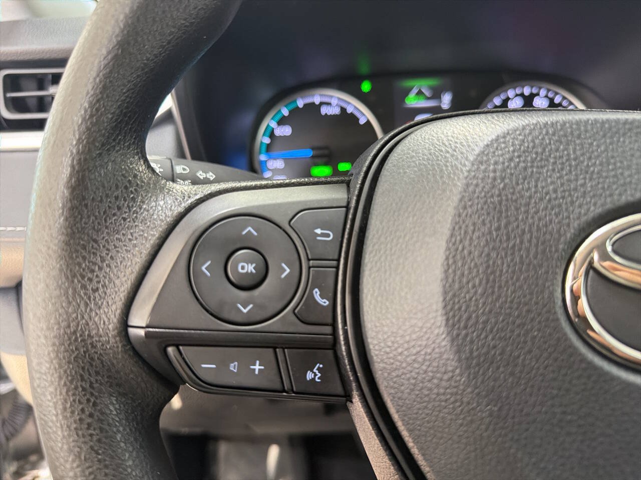Used 2022 Toyota RAV4 XLE AWD/4WD image 16
