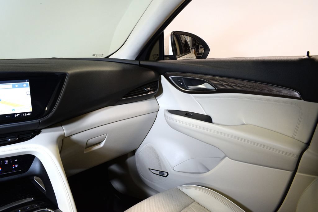 Used 2021 Buick Envision Avenir w/ Technology Package II FWD image 17