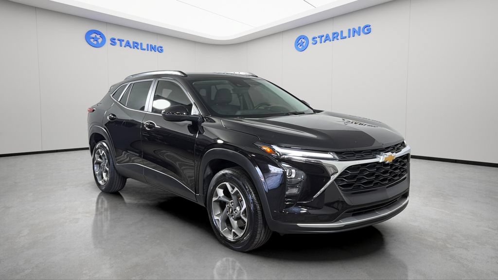 Certified 2025 Chevrolet Trax LT w/ Driver Confidence Package FWD image 13