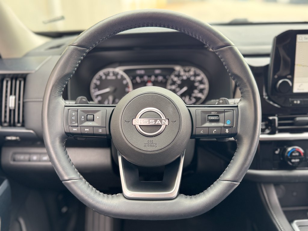 Used 2025 Nissan Pathfinder SL FWD image 11