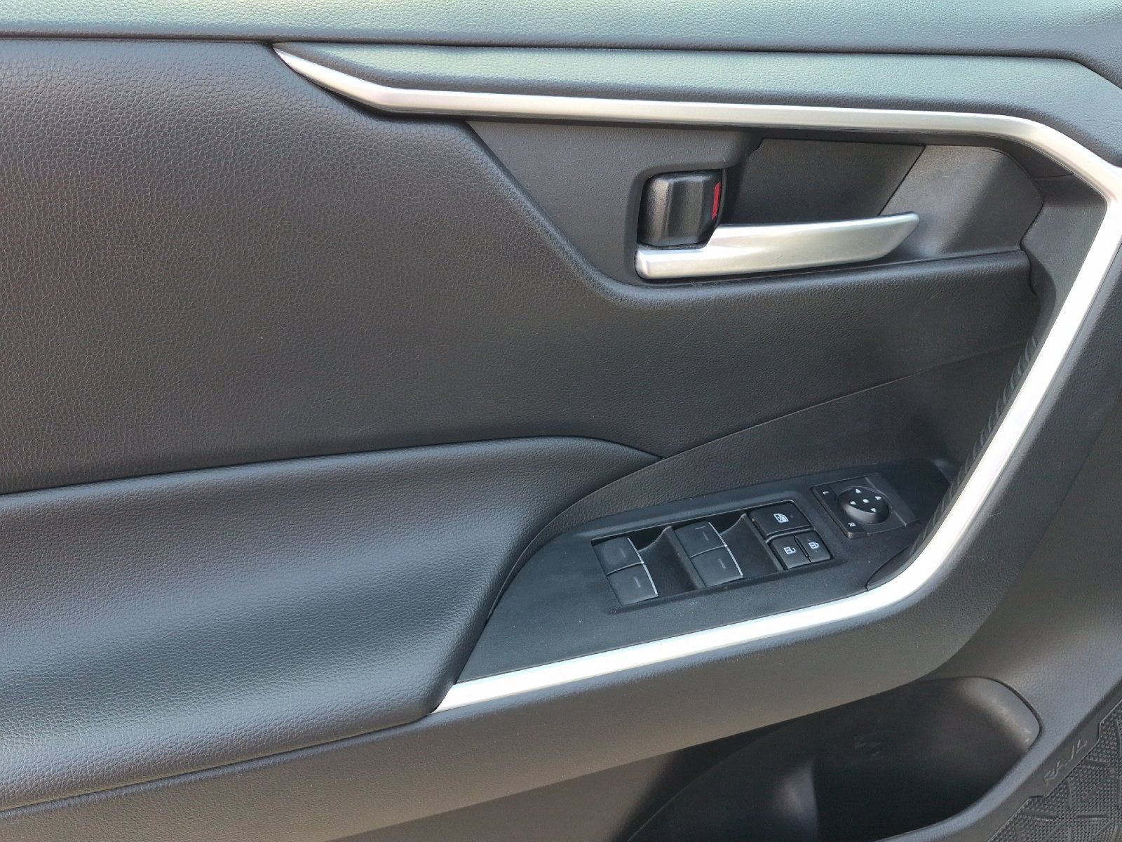 Certified 2025 Toyota RAV4 XLE AWD/4WD image 10