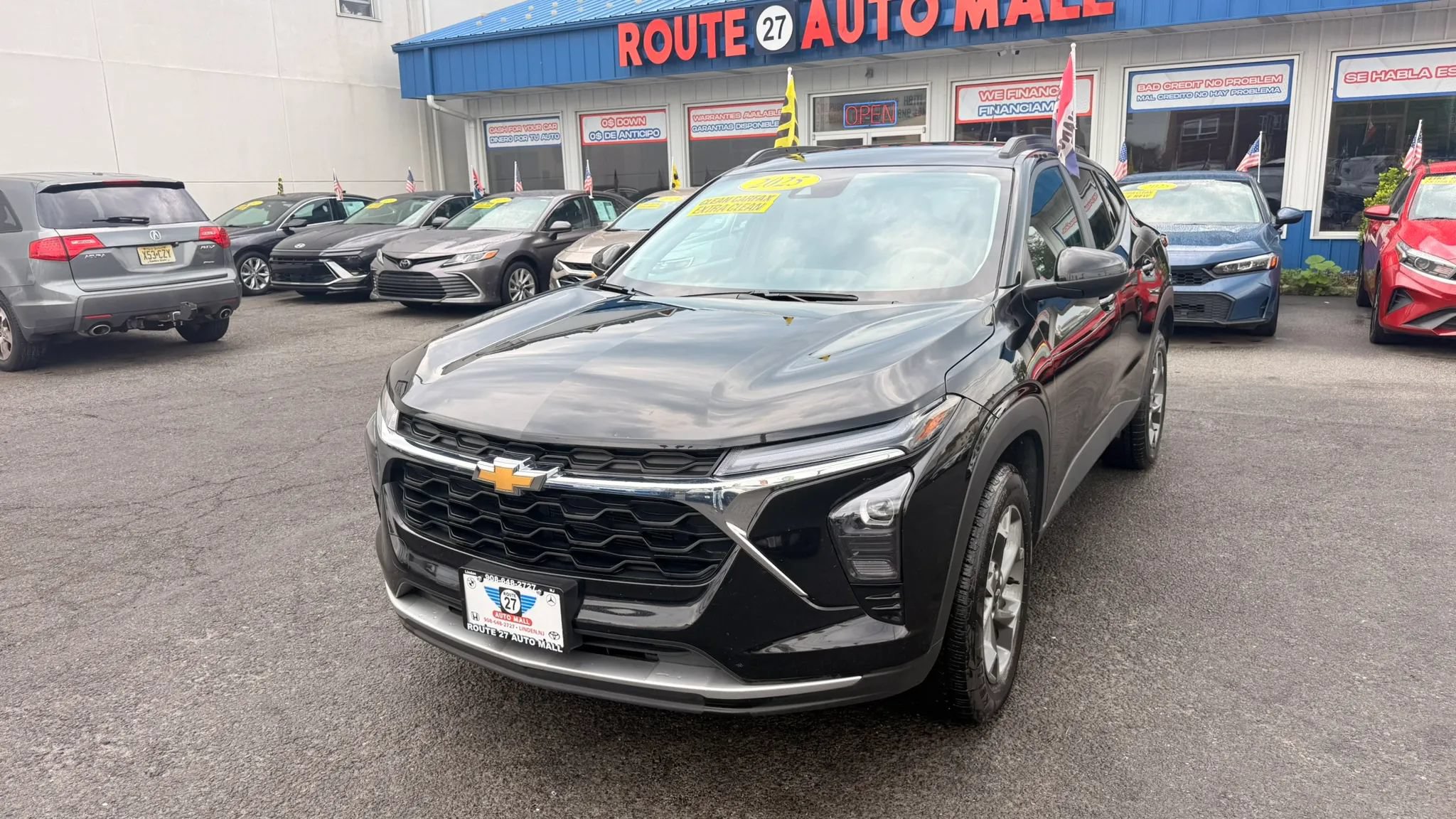 Used 2025 Chevrolet Trax LT FWD image 4