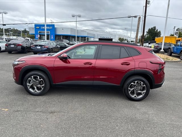 Used 2025 Chevrolet Trax LT w/ Sunroof Package FWD image 2