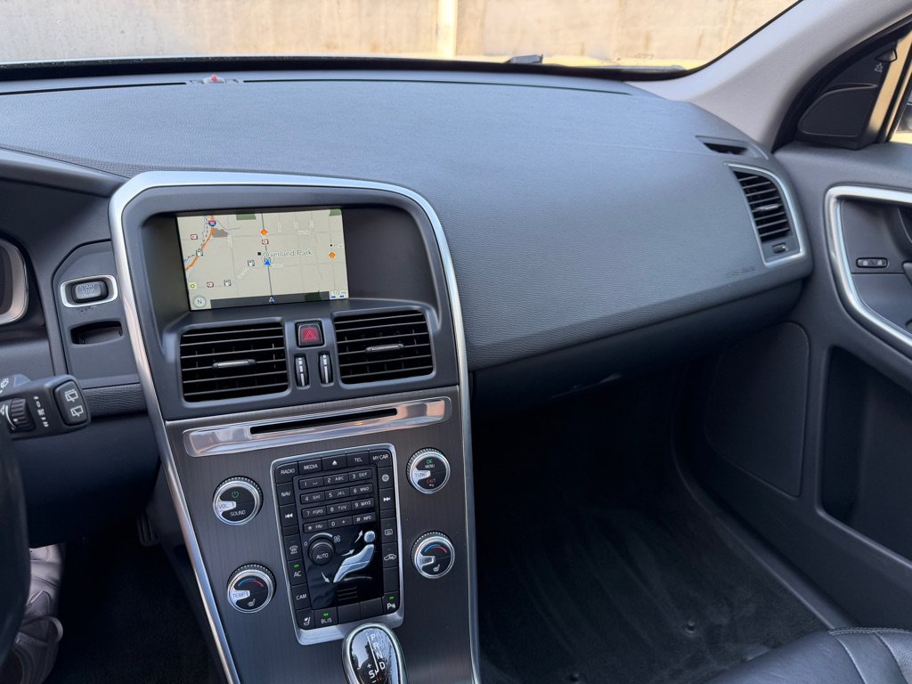 Used 2015 Volvo XC60 T5 AWD/4WD image 14