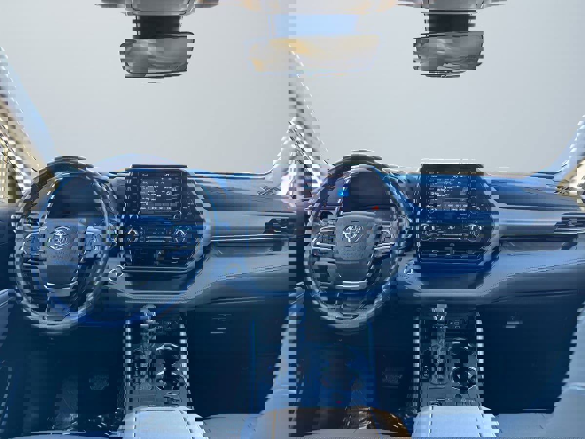 Used 2022 Toyota Highlander XLE image 10