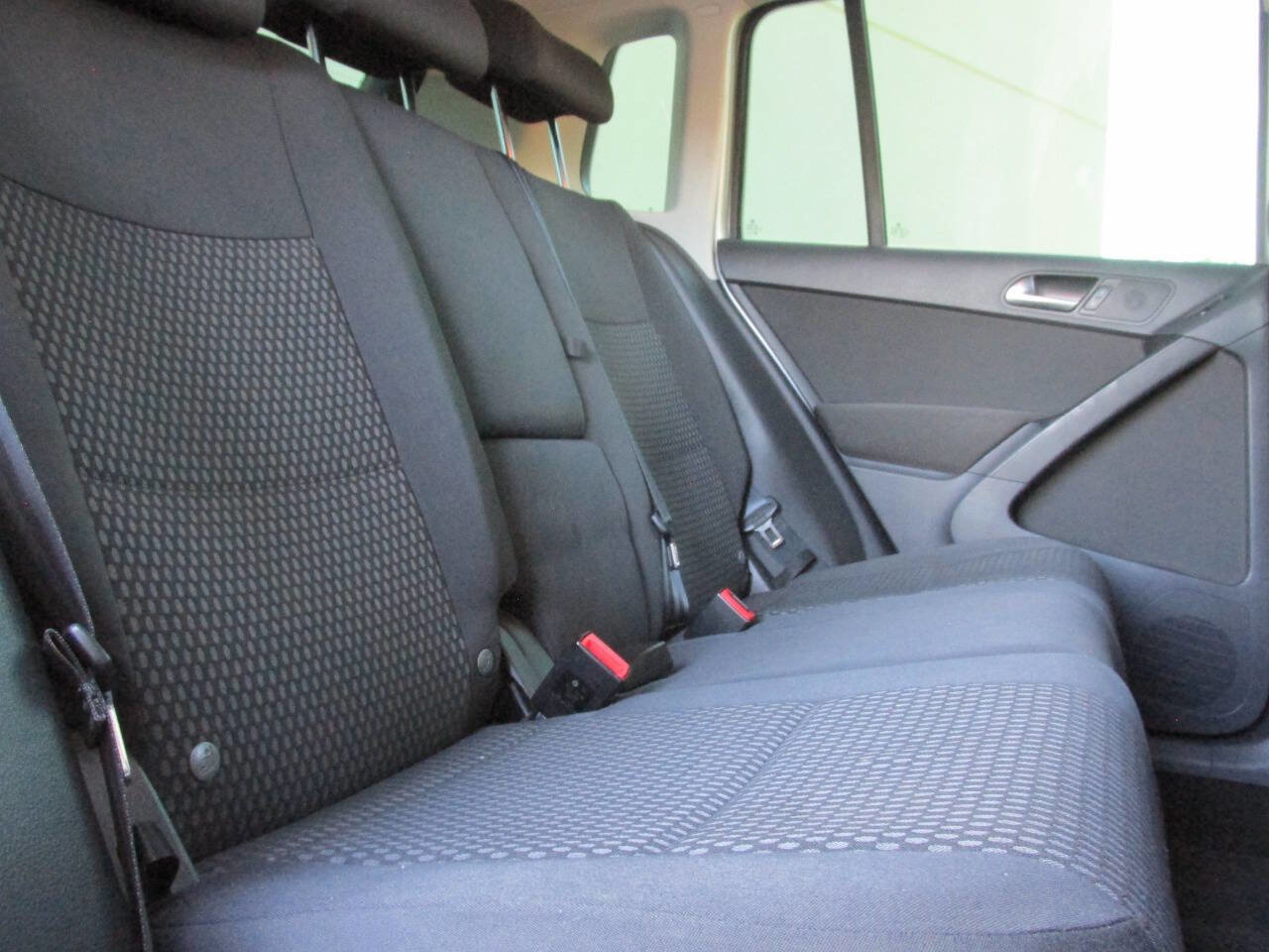 Used 2011 Volkswagen Tiguan S FWD image 25