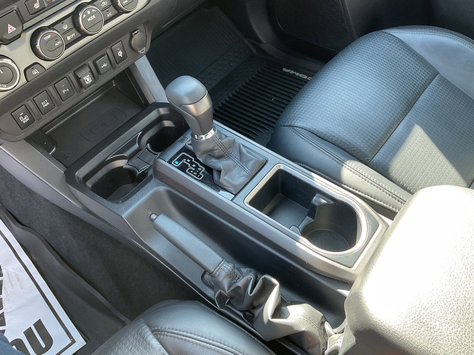 Used 2020 Toyota Tacoma TRD Off-Road w/ TRD Premium Off Road Package image 30