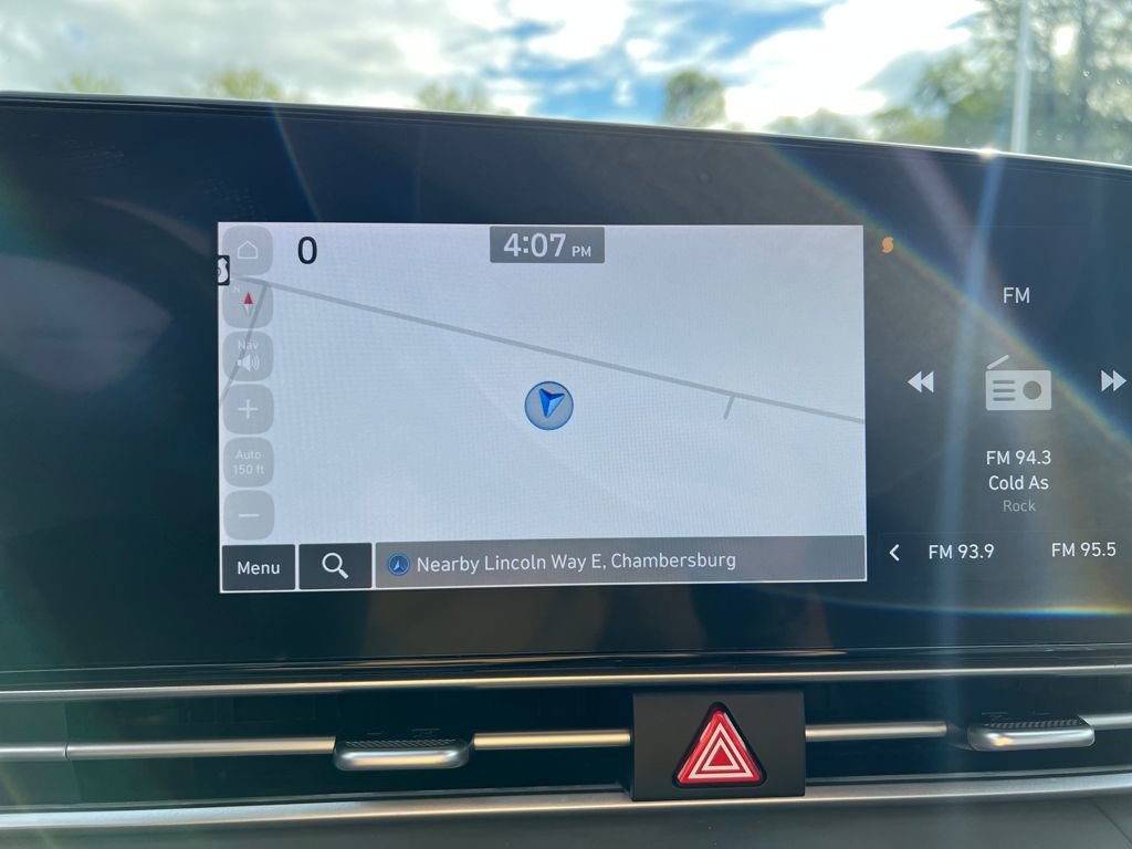 Used 2024 Hyundai Elantra SEL image 25