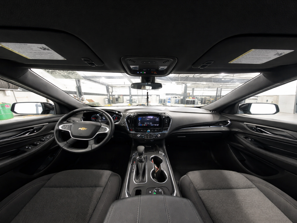 Used 2023 Chevrolet Traverse LT FWD image 16