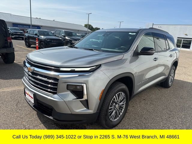 Used 2025 Chevrolet Traverse LT image 8