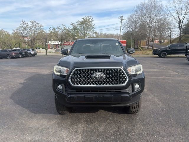 Used 2019 Toyota Tacoma TRD Sport image 3