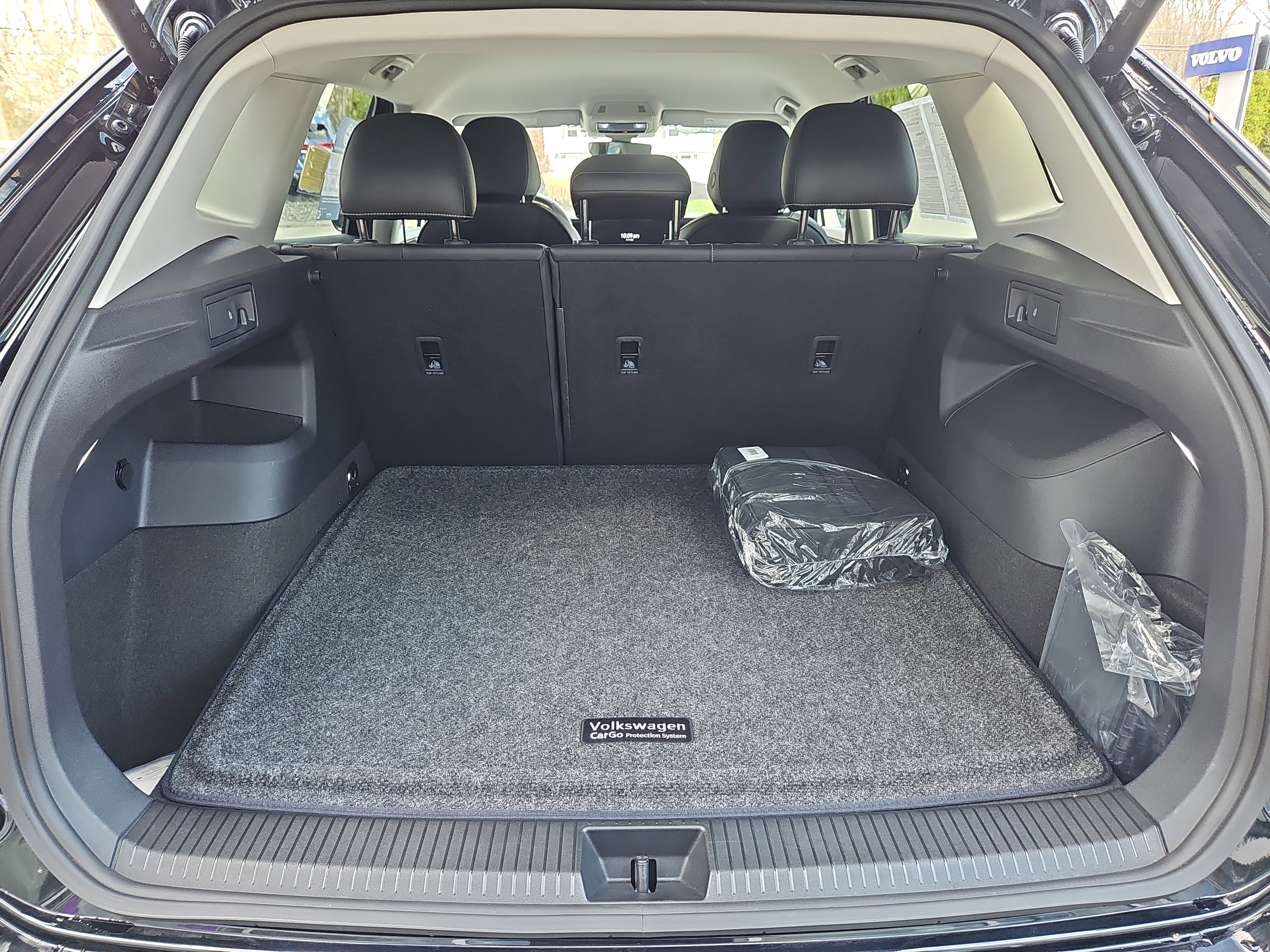 Used 2025 Volkswagen Tiguan SE image 31