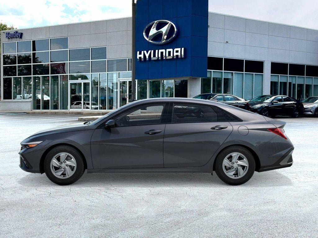New 2026 Hyundai Elantra SE FWD image 4