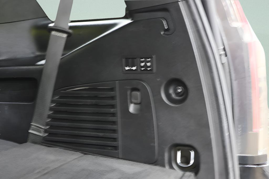 Used 2020 Cadillac Escalade Platinum image 28