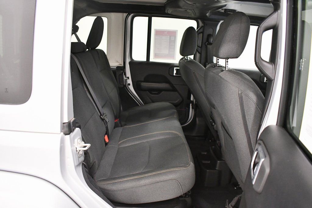 Used 2024 Jeep Wrangler Unlimited Sahara image 17