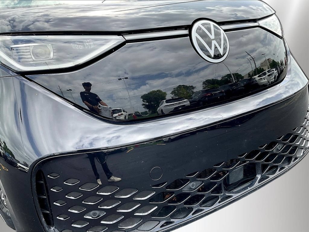 Used 2025 Volkswagen ID. Buzz Pro S RWD image 32