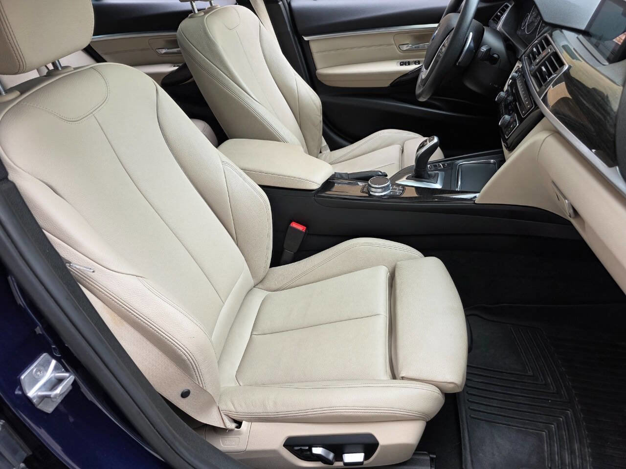 Used 2017 BMW 330i Sedan RWD image 25