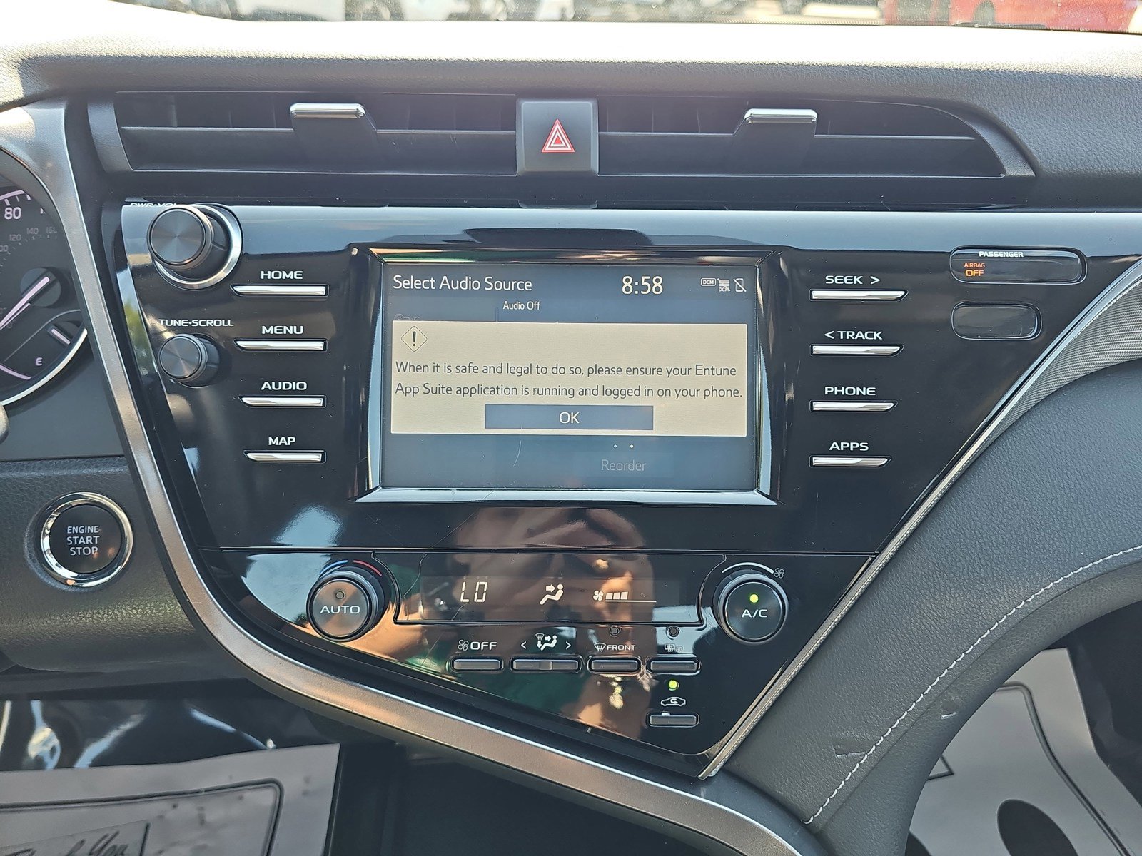 Used 2019 Toyota Camry SE w/ Convenience Package FWD image 24