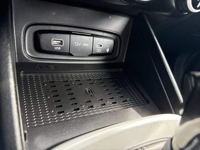 Certified 2025 Hyundai Venue Limited FWD image 30