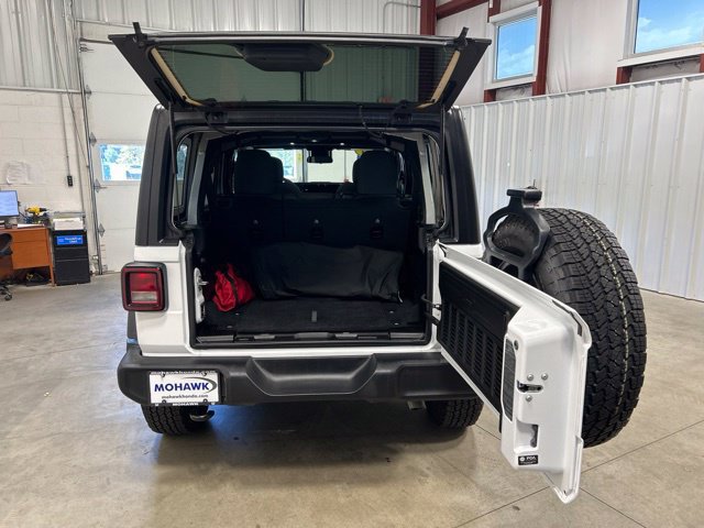 Used 2024 Jeep Wrangler Unlimited Sport AWD/4WD image 19