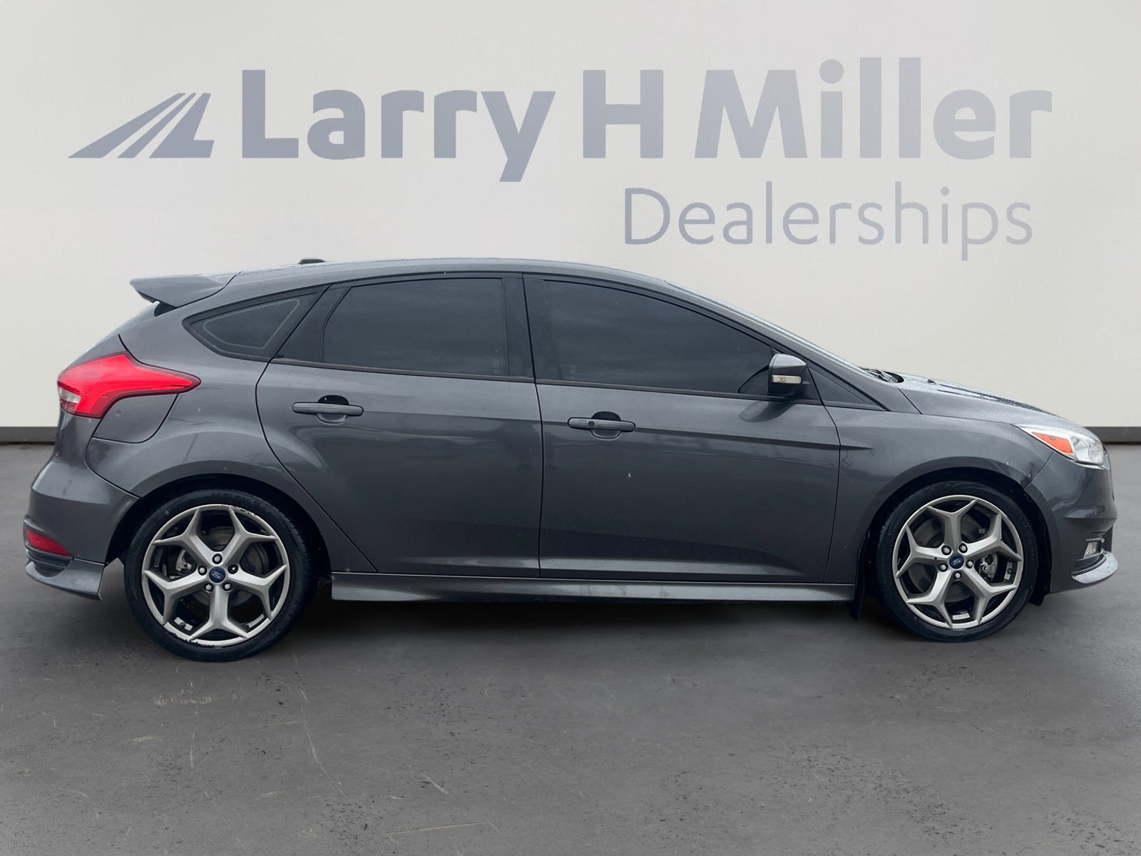 Used 2017 Ford Focus ST image 6