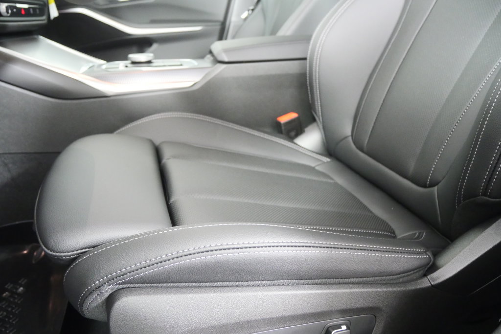 New 2026 BMW 330i Sedan w/ M Sport Package RWD image 9