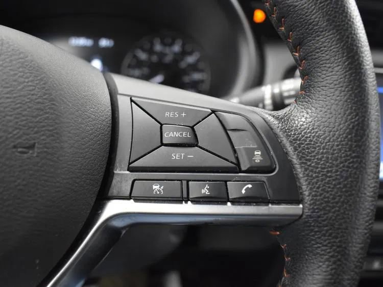 Used 2023 Nissan Kicks SR w/ SR Premium Package FWD image 22