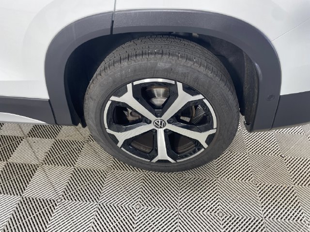 Used 2025 Volkswagen Tiguan SE FWD image 20