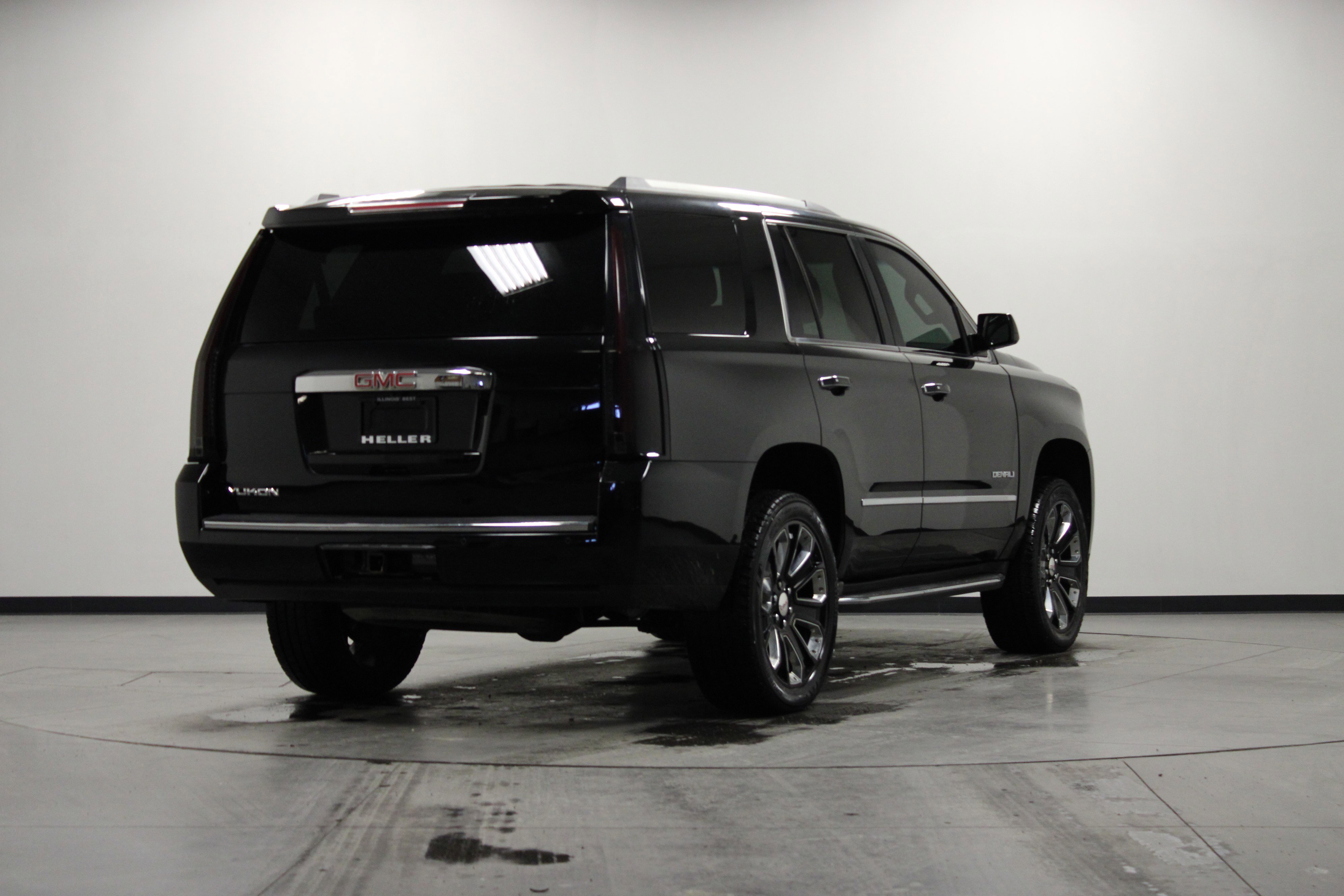 Used 2017 GMC Yukon Denali w/ Open Road Package image 4