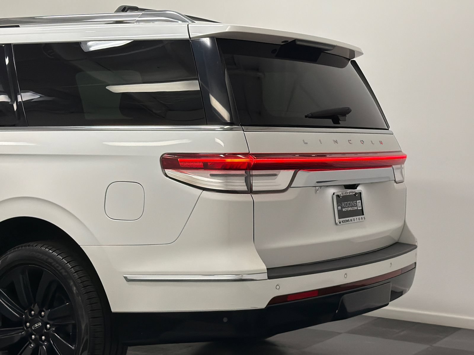 Certified 2023 Lincoln Navigator L Reserve AWD/4WD image 7