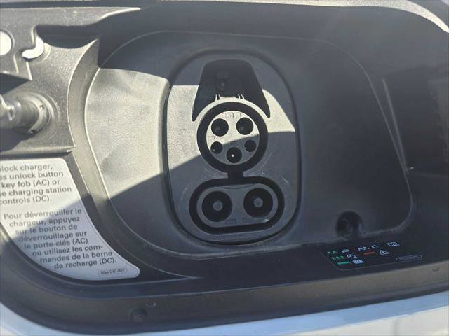 Used 2024 Audi Q4 e-tron Prestige image 10