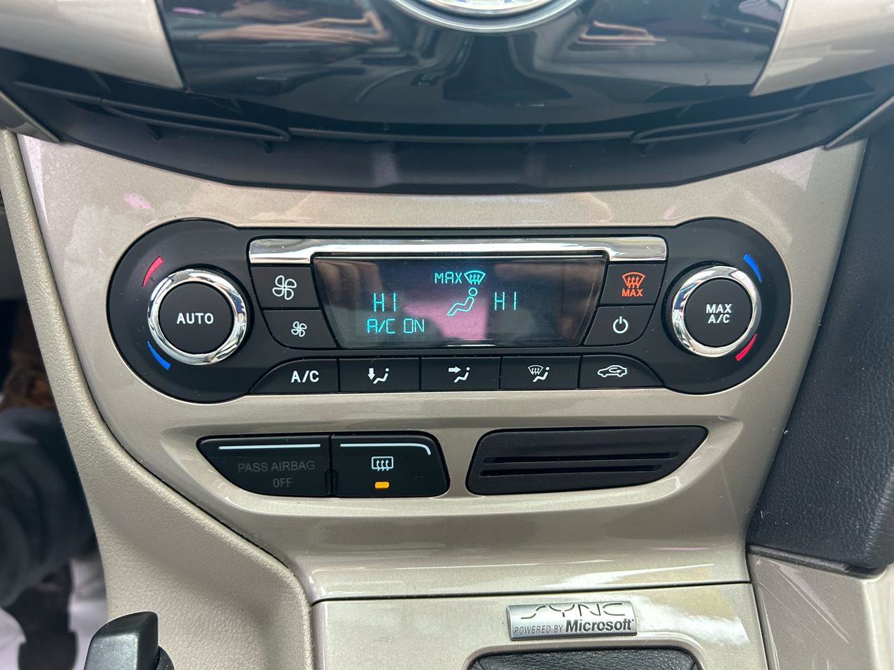 Used 2012 Ford Focus SEL image 25