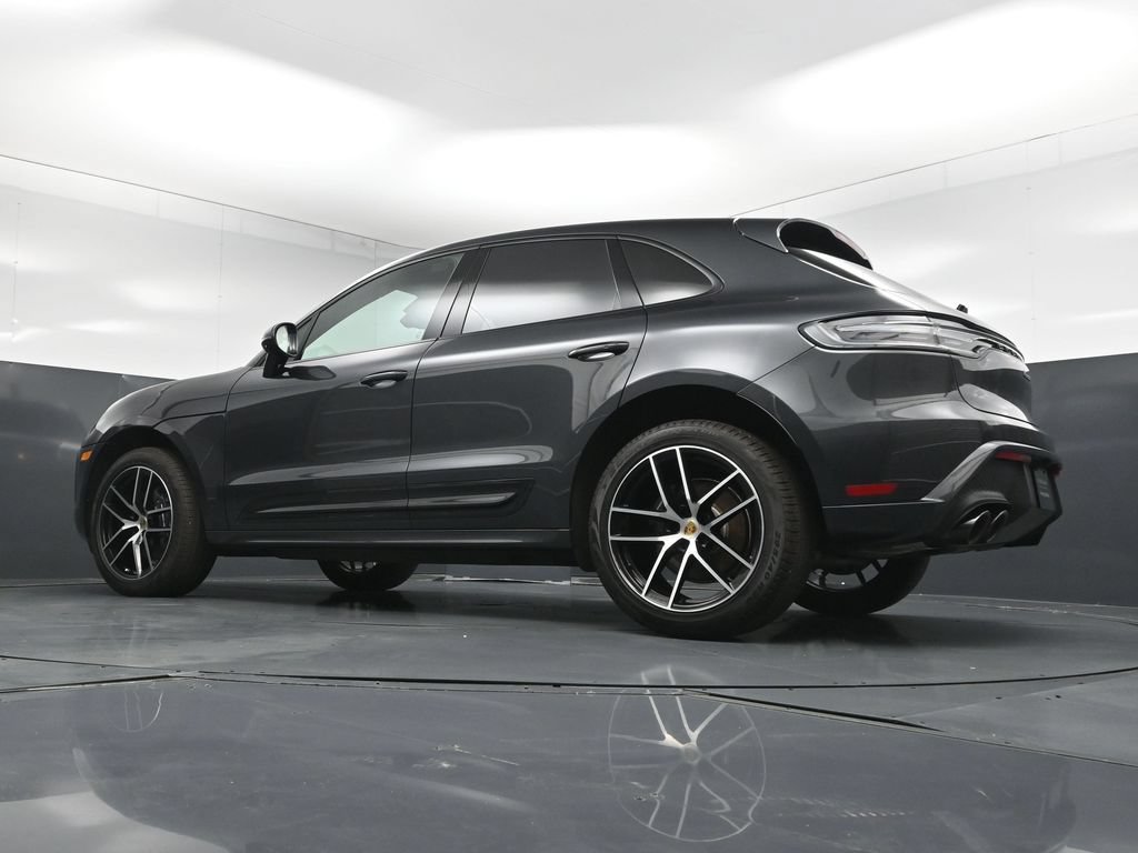 Certified 2025 Porsche Macan AWD/4WD image 26