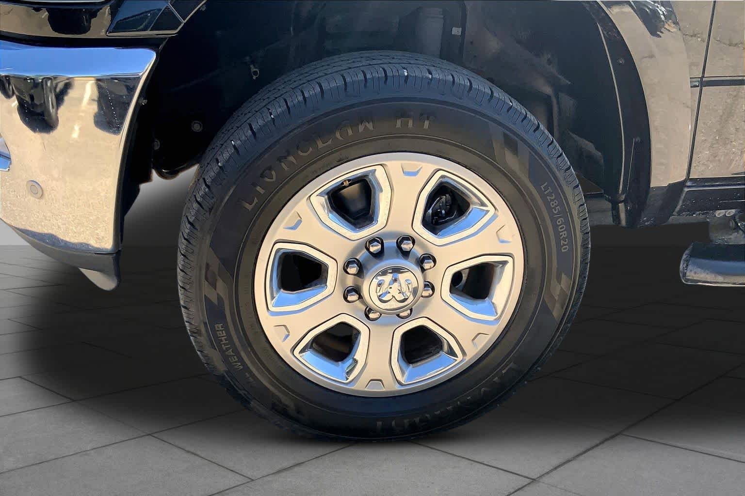 Used 2017 RAM 3500 Laramie AWD/4WD image 10