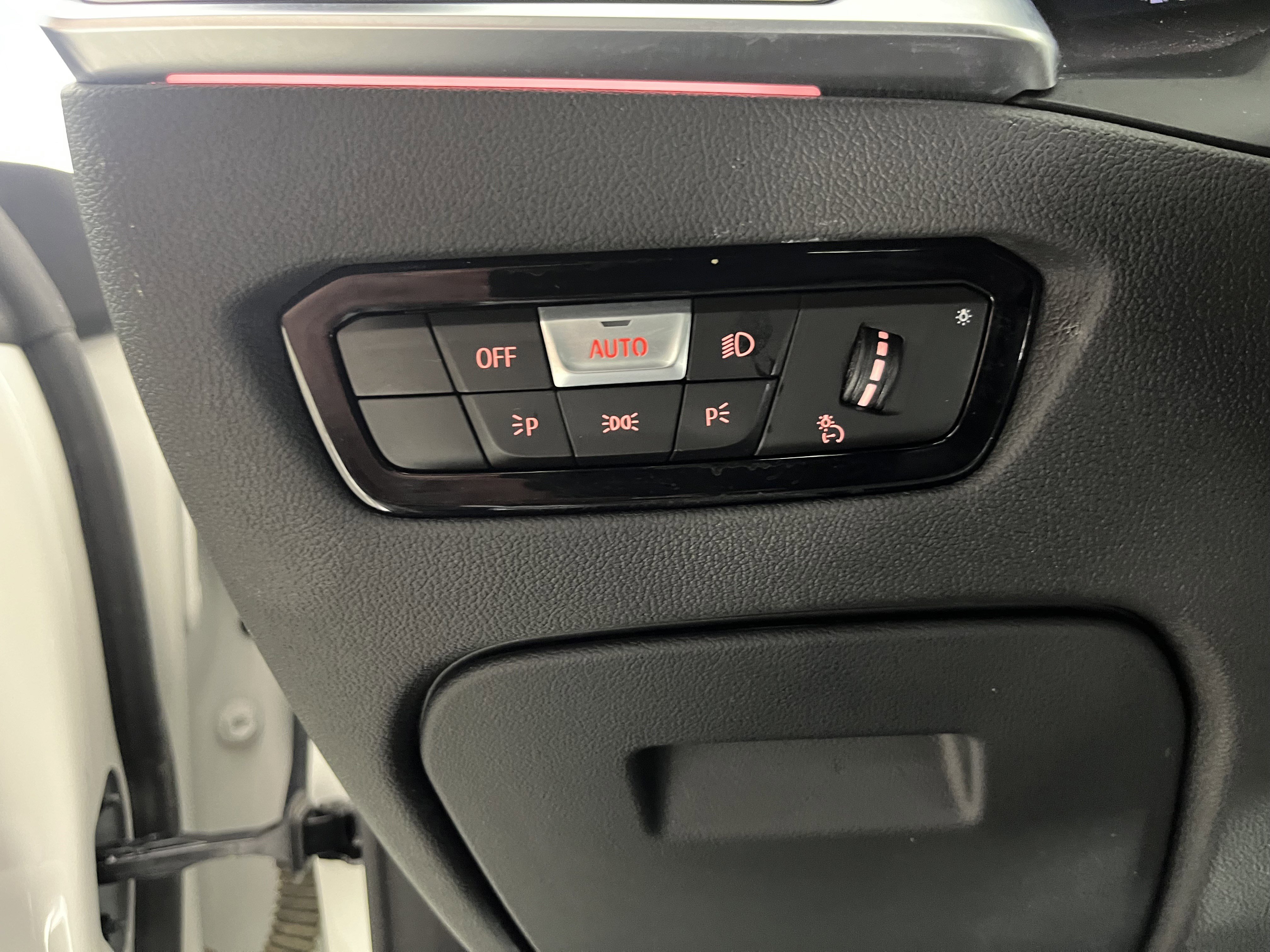 Used 2021 BMW M440i Convertible w/ Premium Package image 17