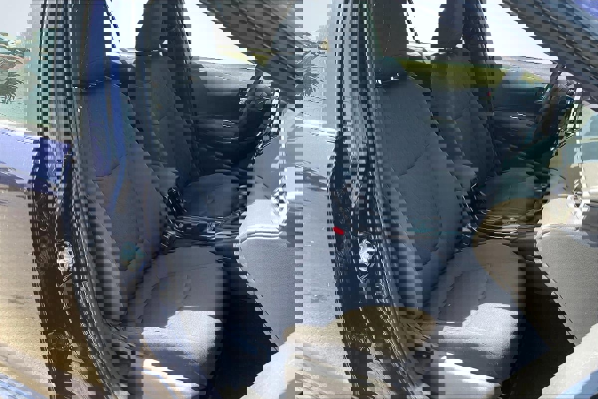 Used 2020 Toyota Corolla LE FWD image 7