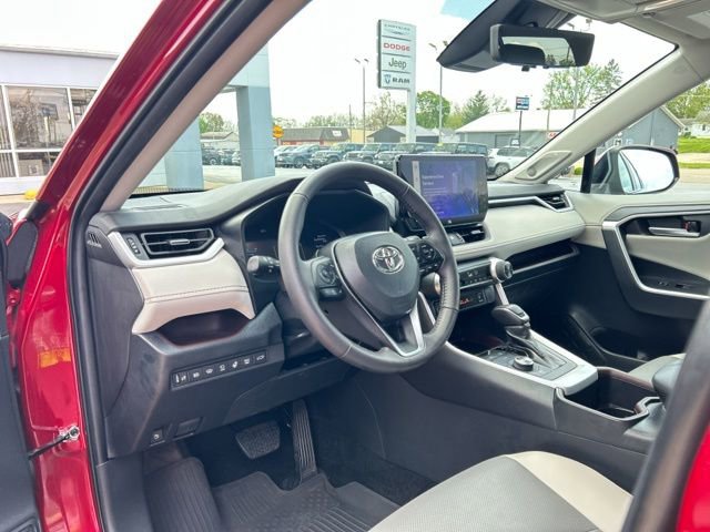 Used 2024 Toyota RAV4 Limited w/ Advanced Technology Package AWD/4WD image 31