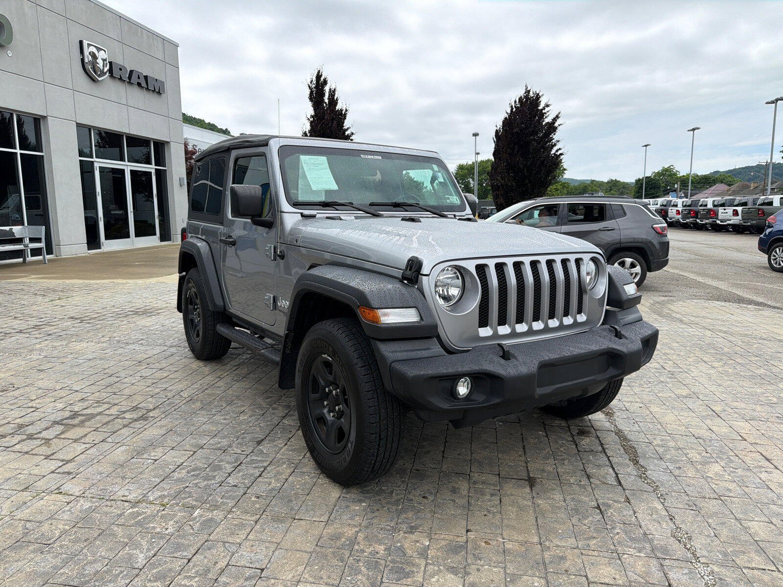 Used 2019 Jeep Wrangler Sport AWD/4WD image 2