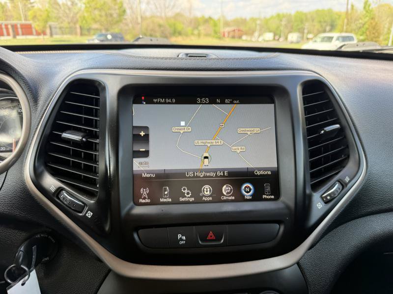 Used 2017 Jeep Cherokee Latitude w/ Safety/Convenience Group FWD image 32