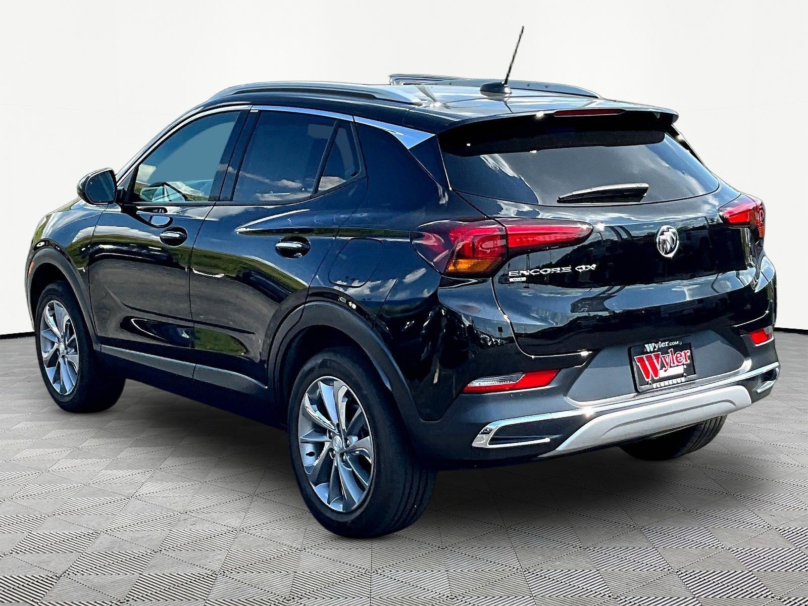 Used 2022 Buick Encore GX Essence w/ Experience Buick Package AWD/4WD image 4