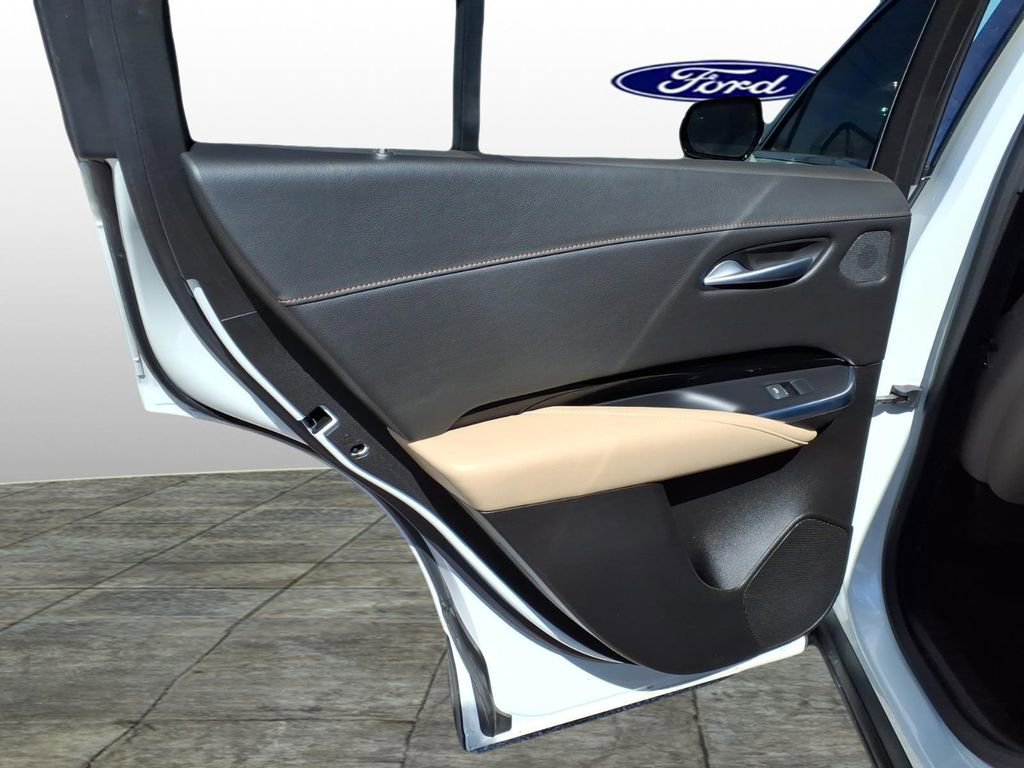 Used 2024 Cadillac XT4 Luxury w/ Cold Weather Package image 16