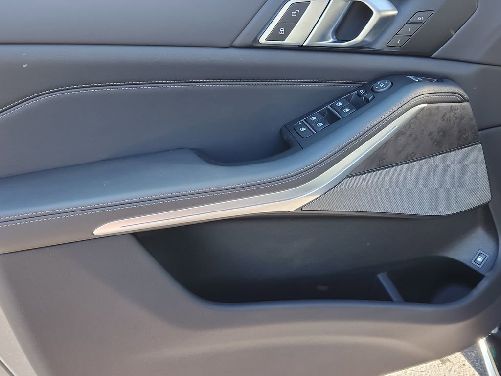 New 2026 BMW X5 xDrive50e w/ Premium Package AWD/4WD image 8