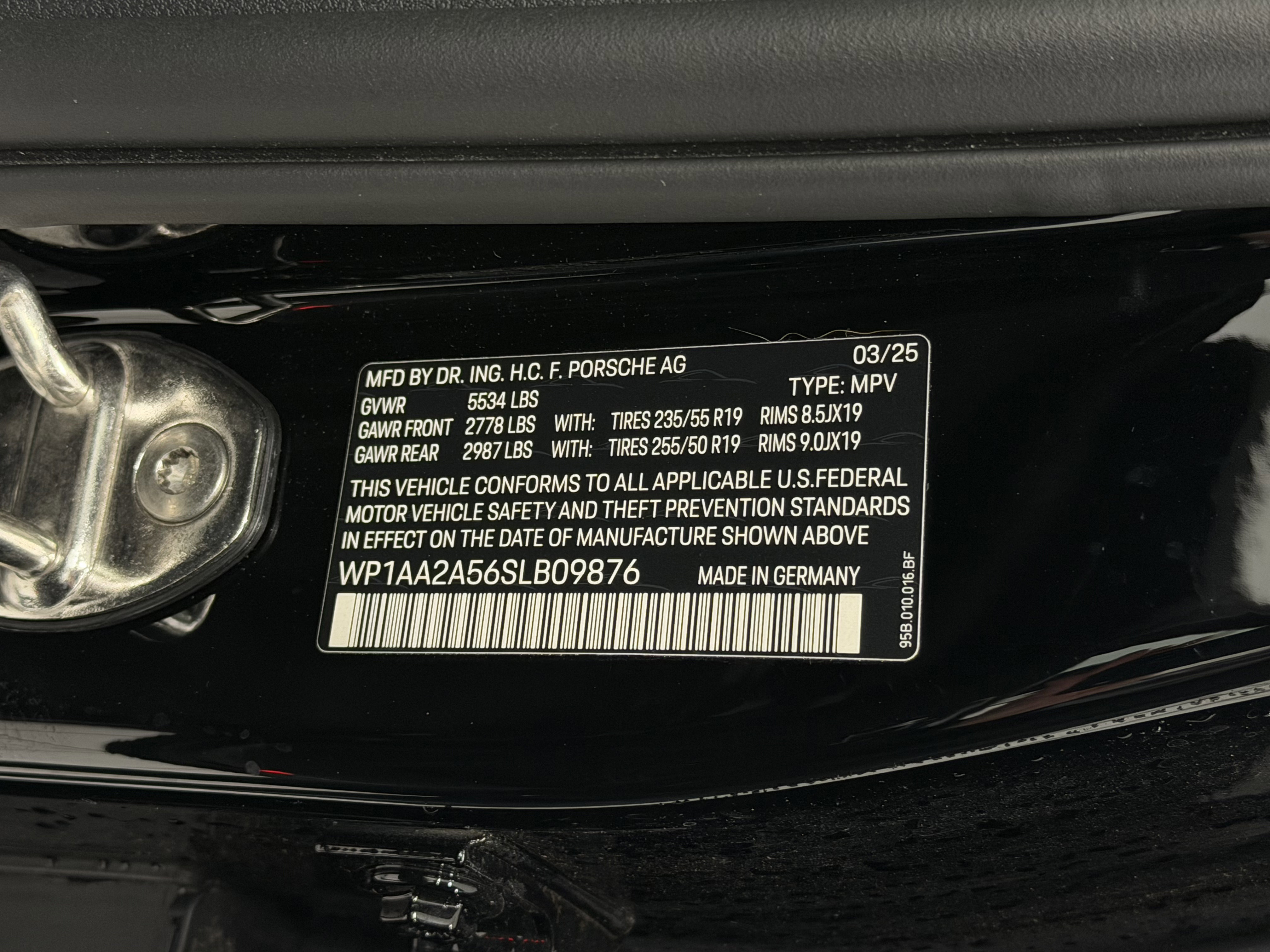 Certified 2025 Porsche Macan image 55