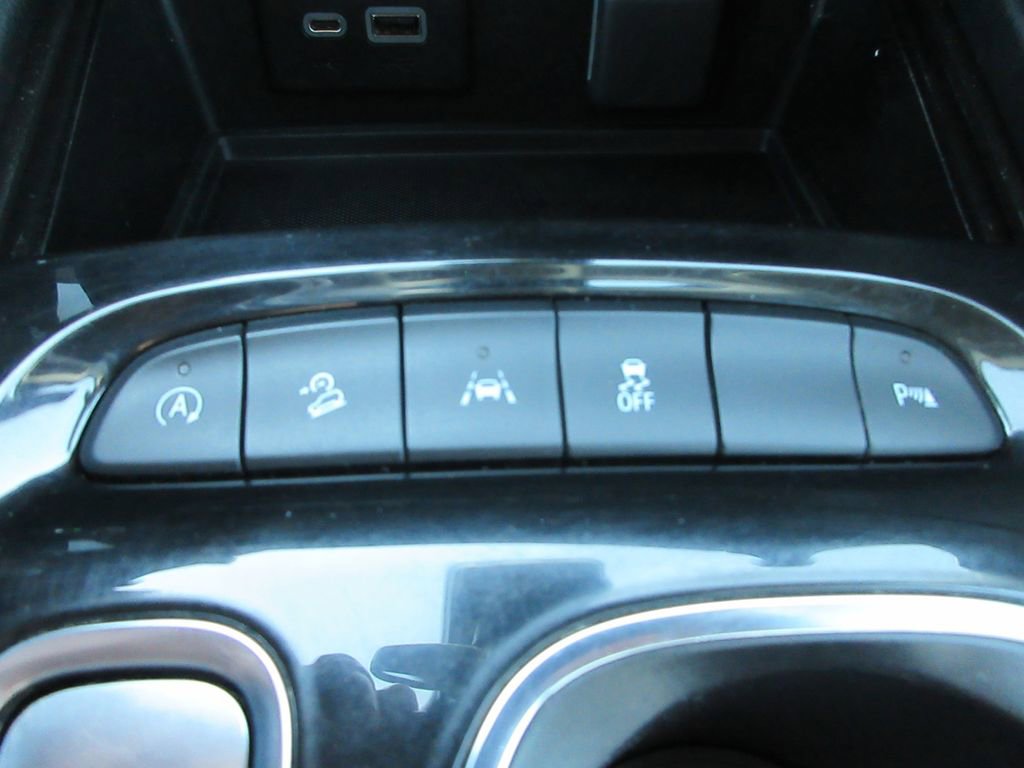 Used 2023 Buick Envision Essence AWD/4WD image 29