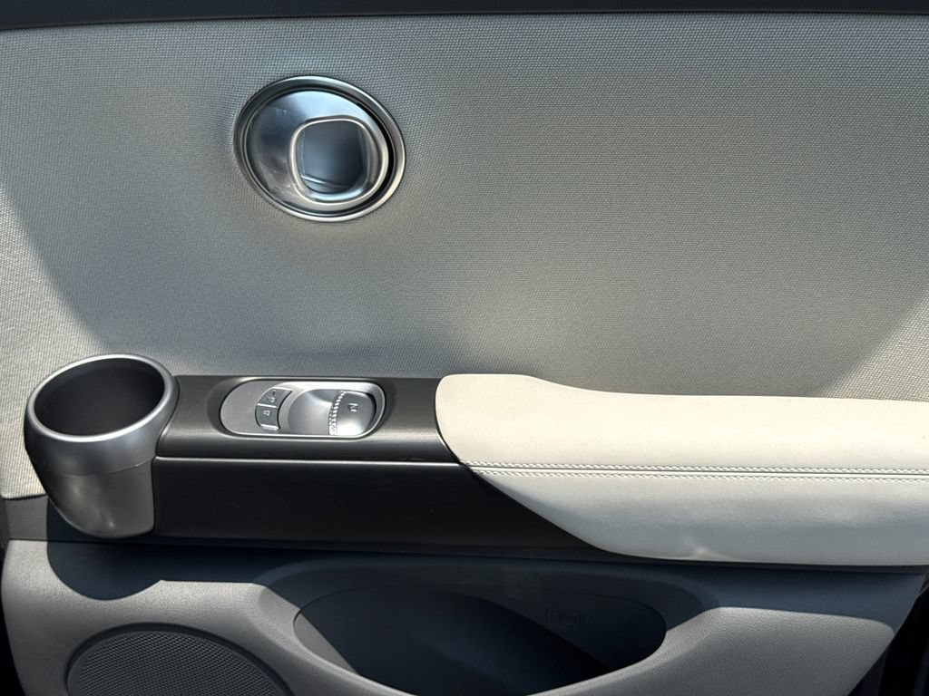 New 2026 Genesis GV60 RWD image 16