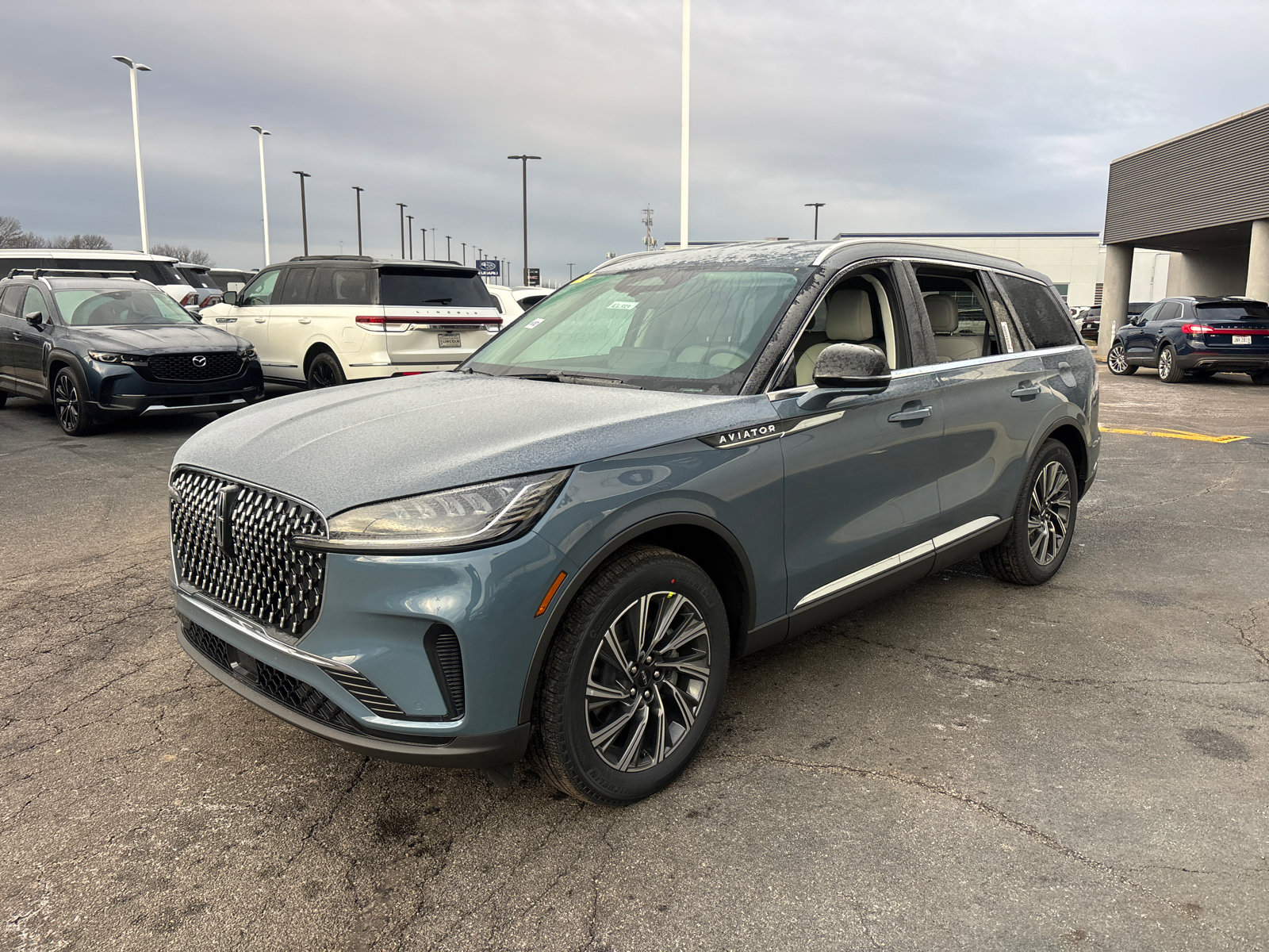 New 2026 Lincoln Aviator AWD image 3