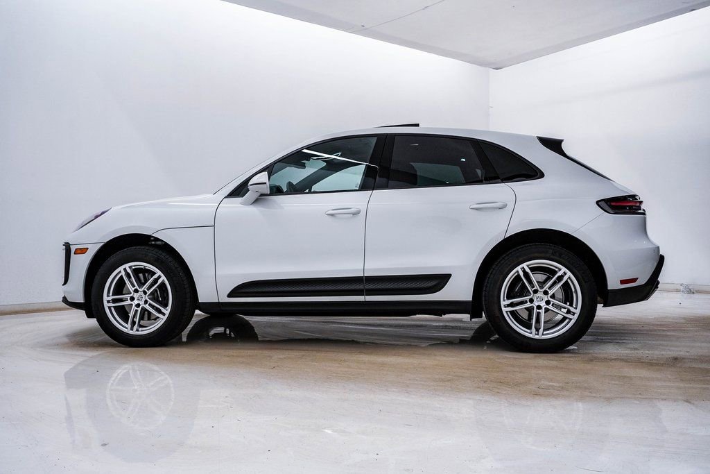 Certified 2025 Porsche Macan AWD/4WD image 2