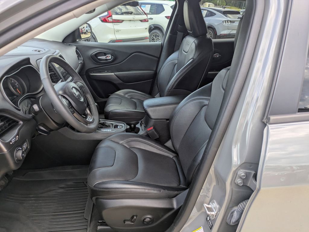 Used 2022 Jeep Cherokee Latitude Lux w/ Mopar Interior Package image 7