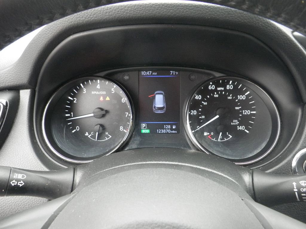 Used 2020 Nissan Rogue SV w/ Sun & Sound Touring Package image 19